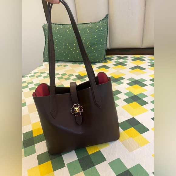 Burgandy color Kate spade tote bag - Picture 2 of 3